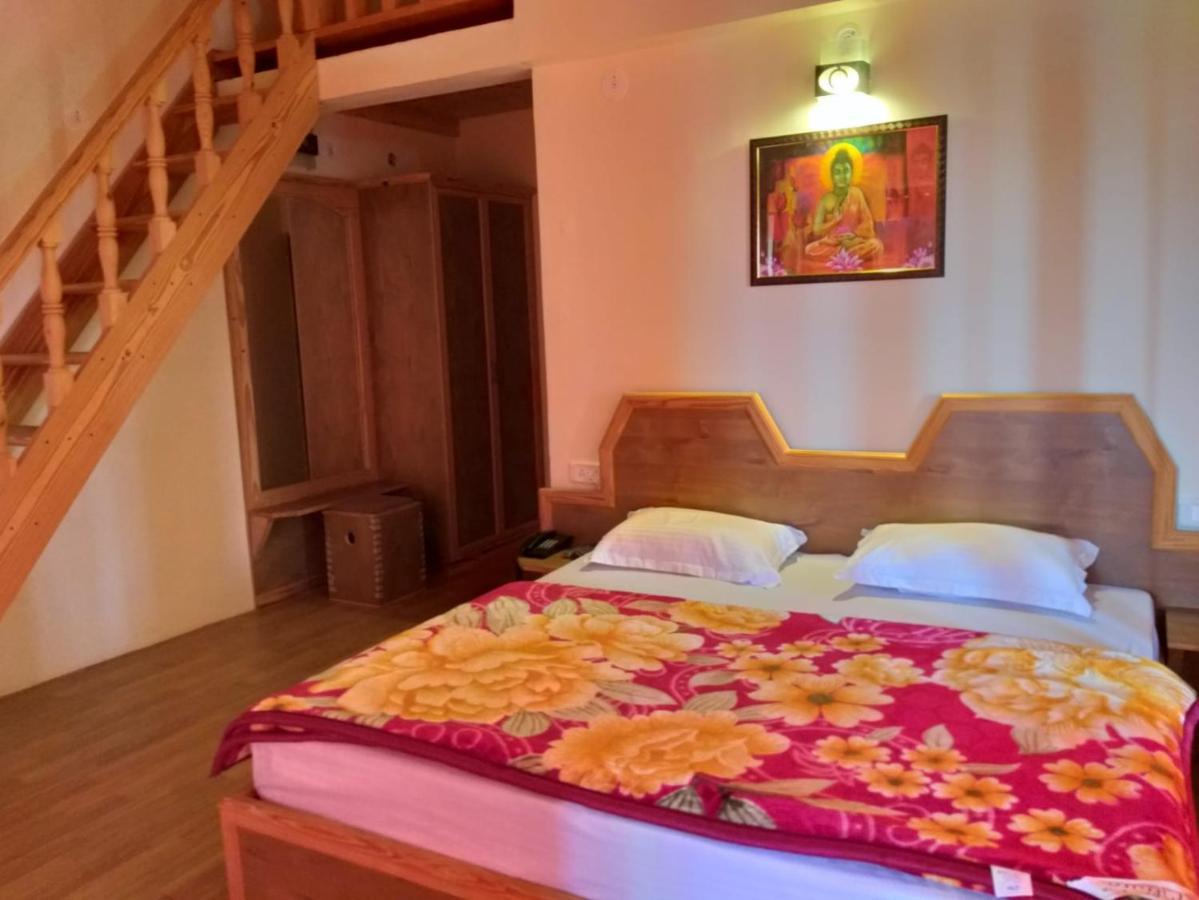 Elphinstone Inn Almora Luaran gambar