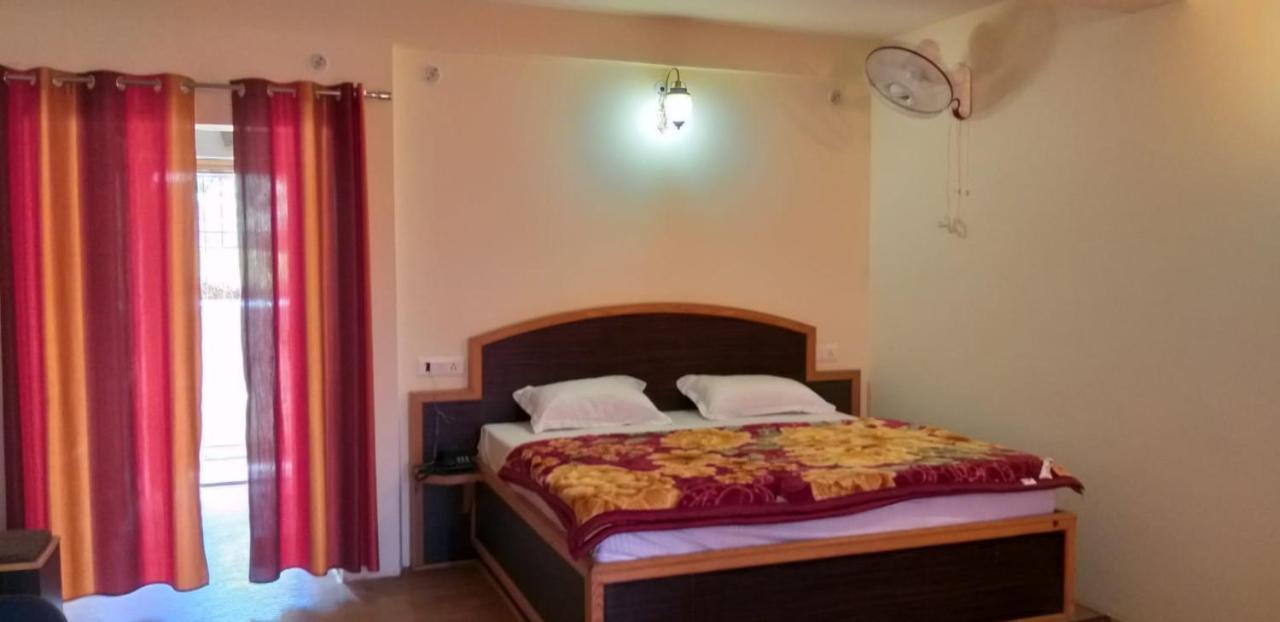 Elphinstone Inn Almora Luaran gambar