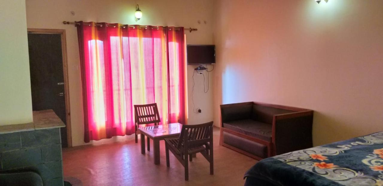Elphinstone Inn Almora Luaran gambar
