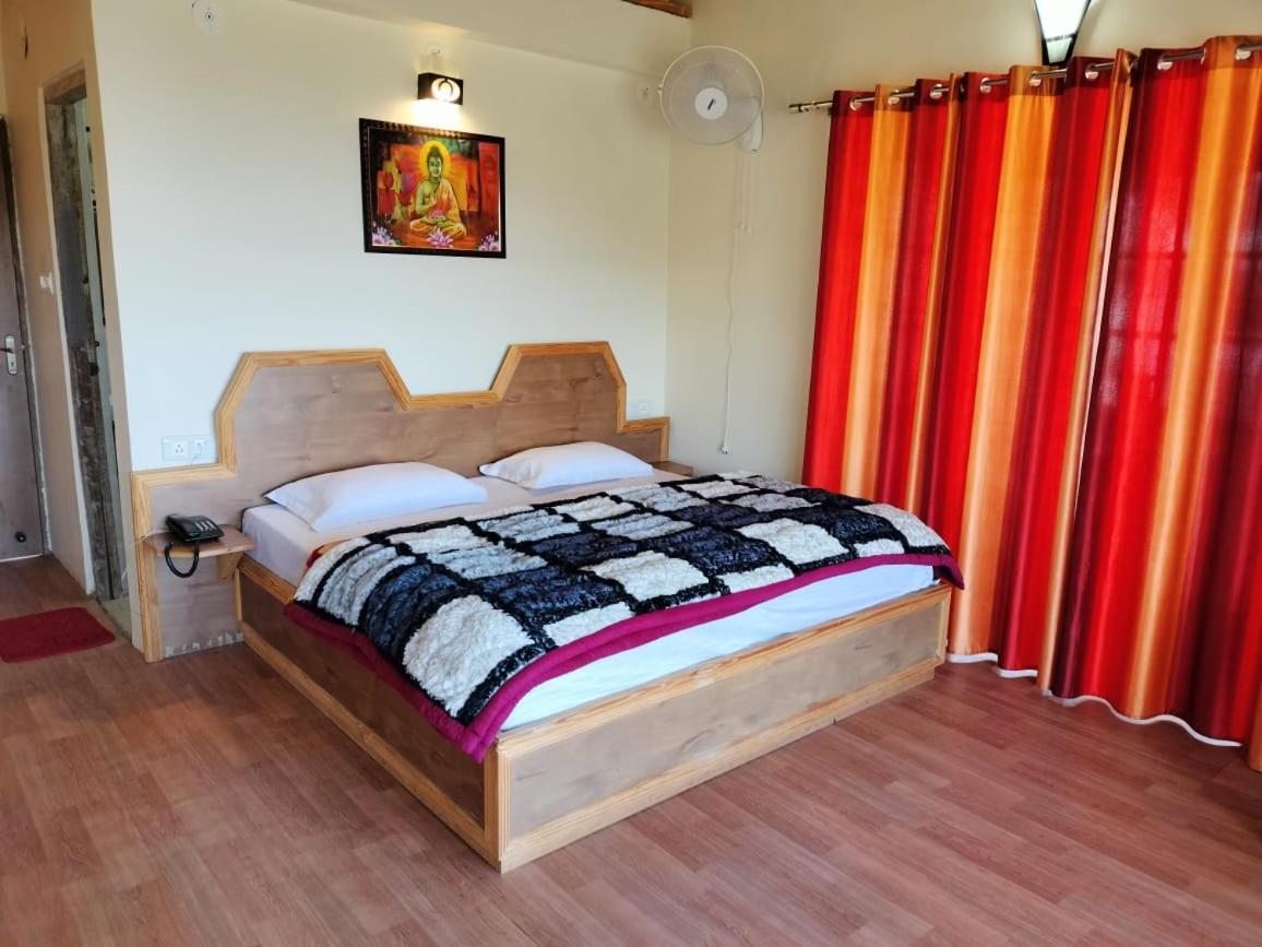 Elphinstone Inn Almora Luaran gambar