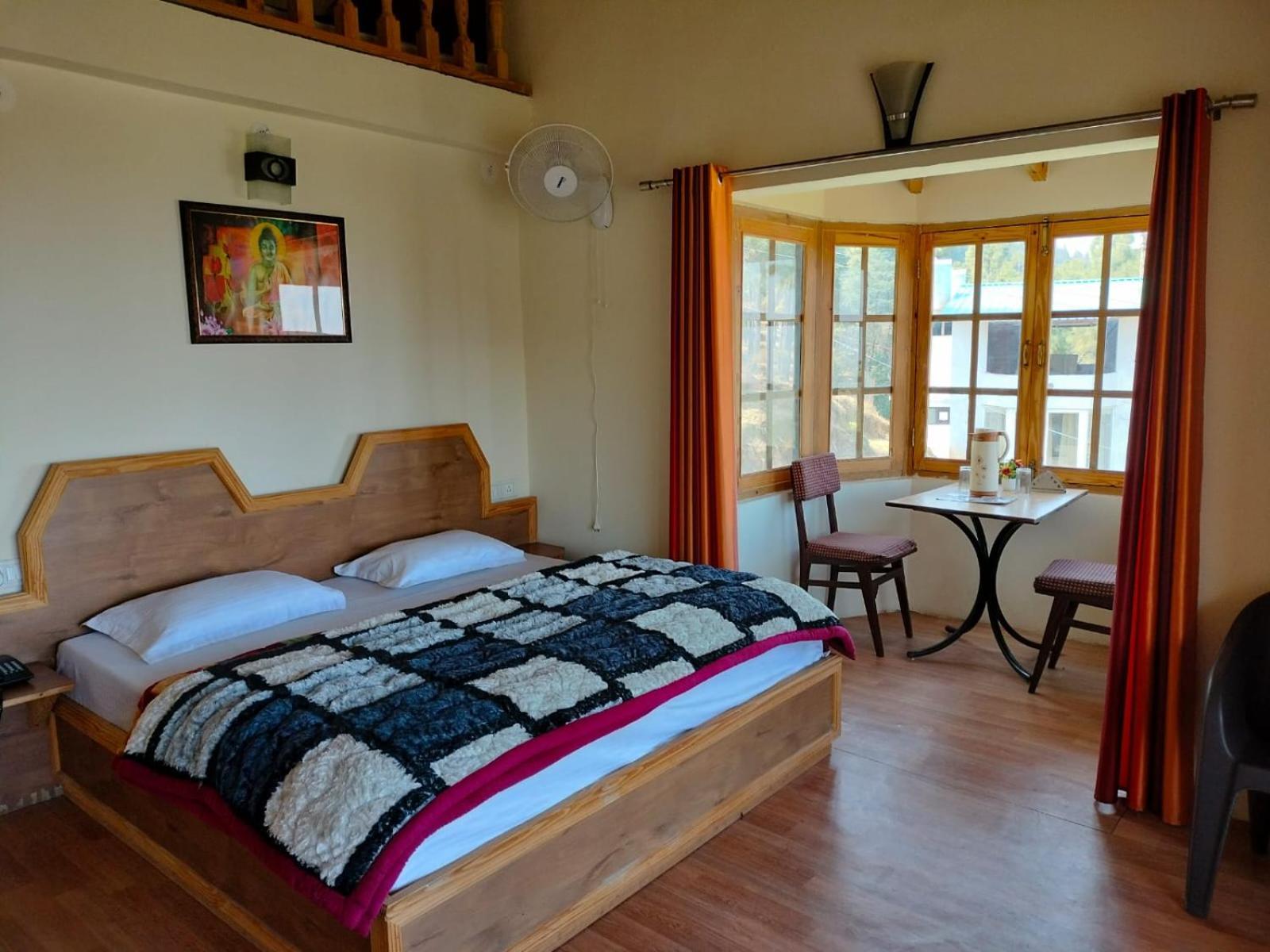 Elphinstone Inn Almora Luaran gambar