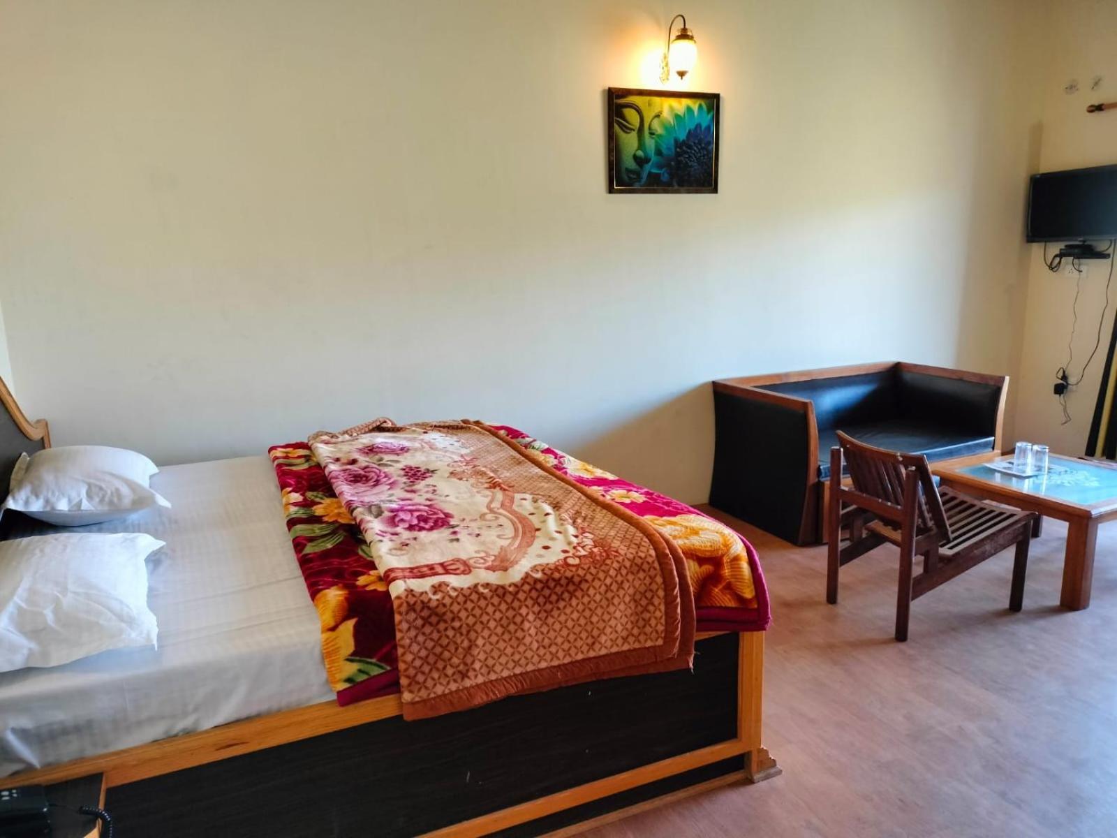 Elphinstone Inn Almora Luaran gambar