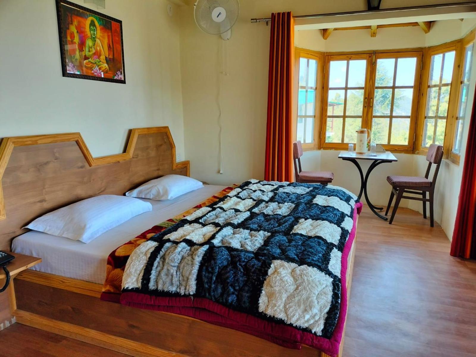 Elphinstone Inn Almora Luaran gambar