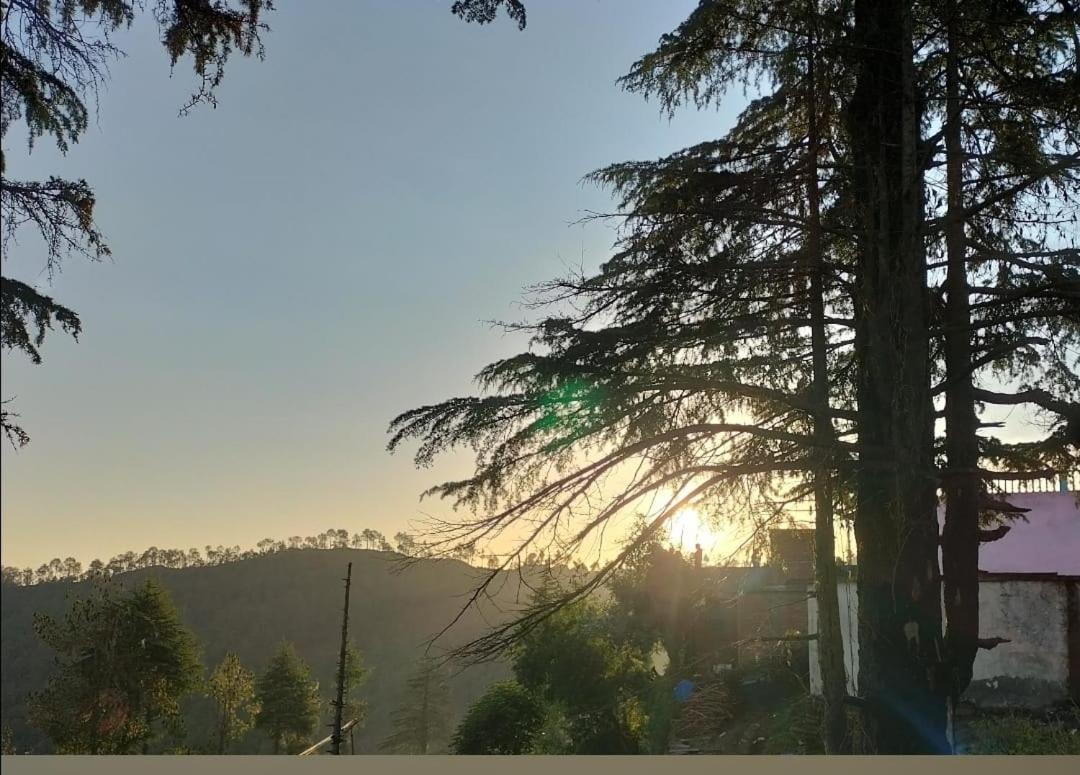 Elphinstone Inn Almora Luaran gambar
