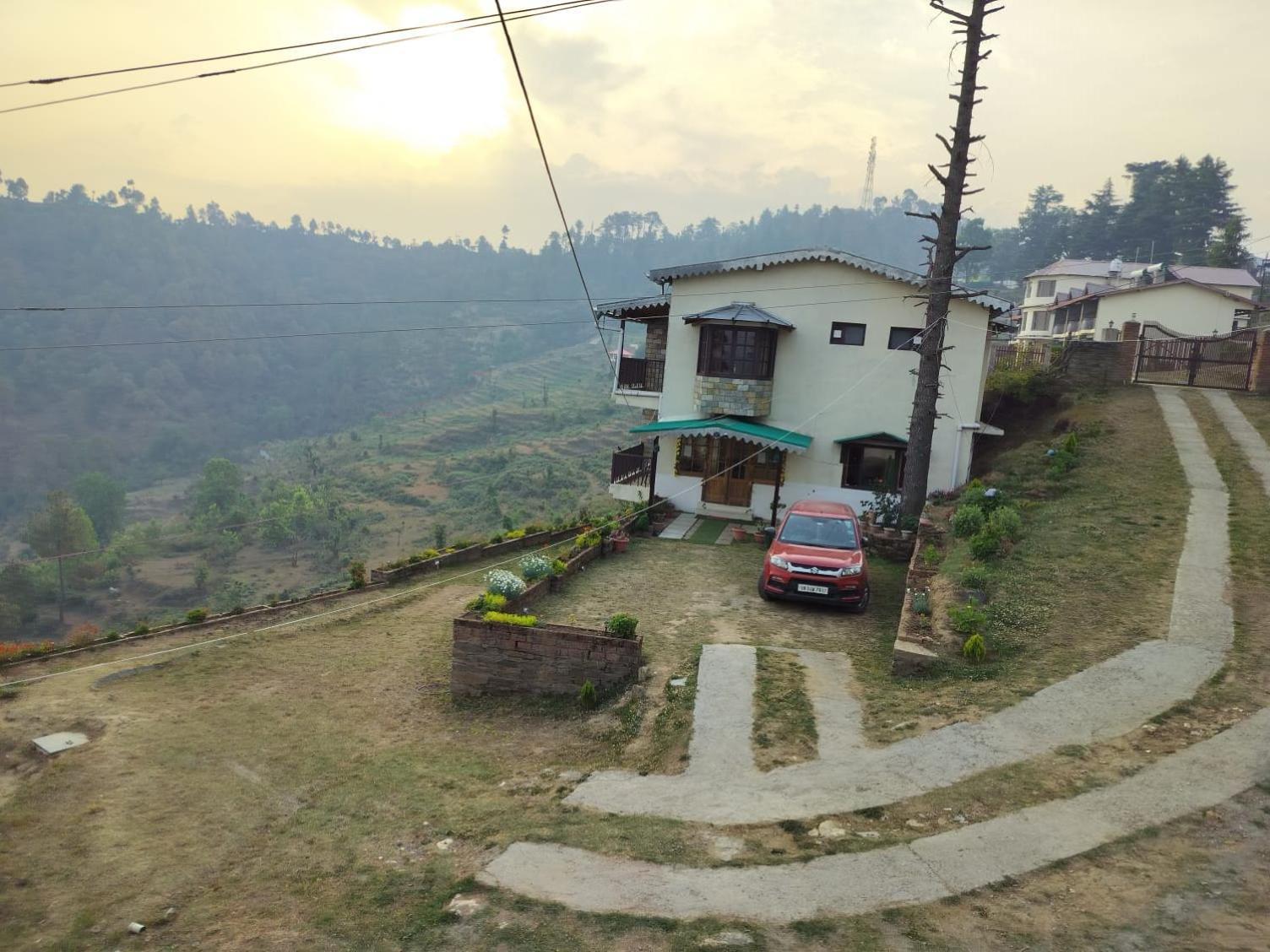 Elphinstone Inn Almora Luaran gambar