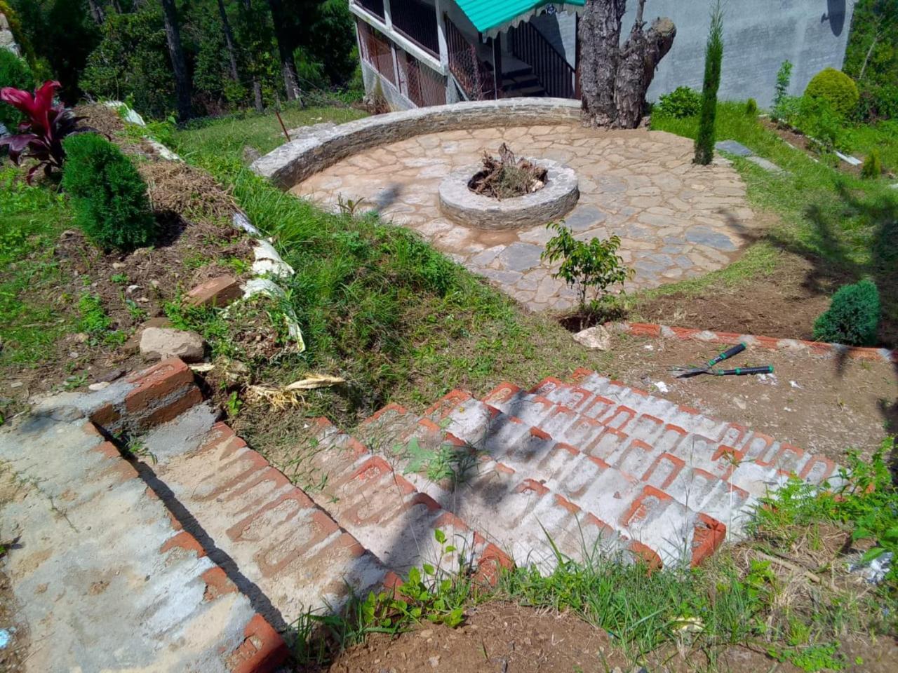 Elphinstone Inn Almora Luaran gambar