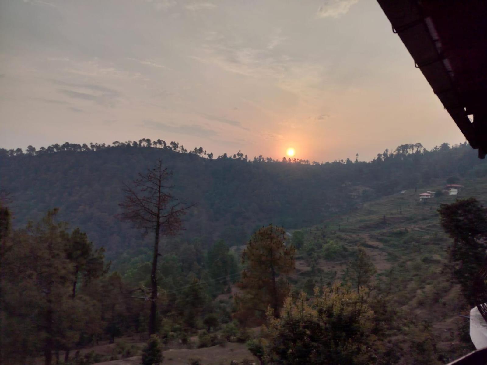 Elphinstone Inn Almora Luaran gambar